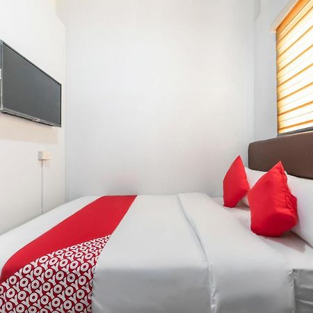 Super Oyo 515 Finnex Hotel Mandaluyong Bagian luar foto