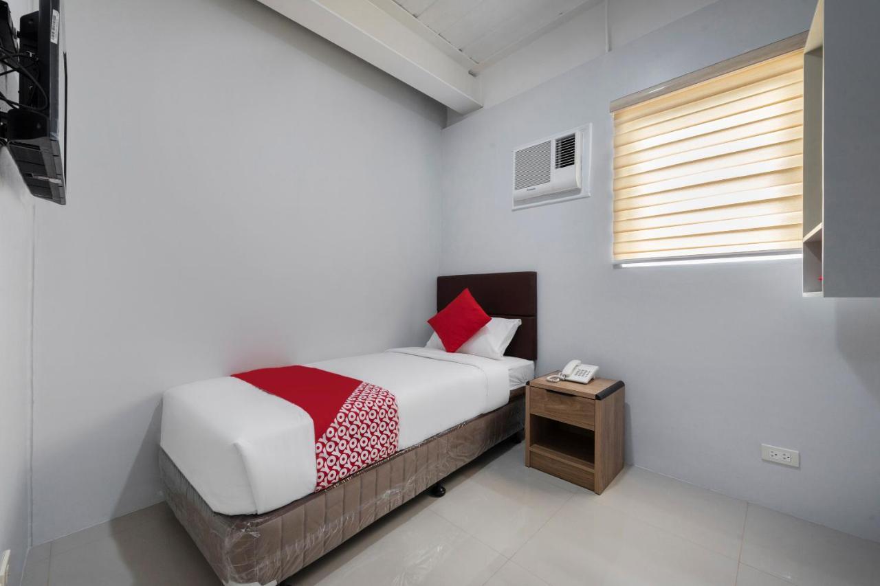 Super Oyo 515 Finnex Hotel Mandaluyong Bagian luar foto