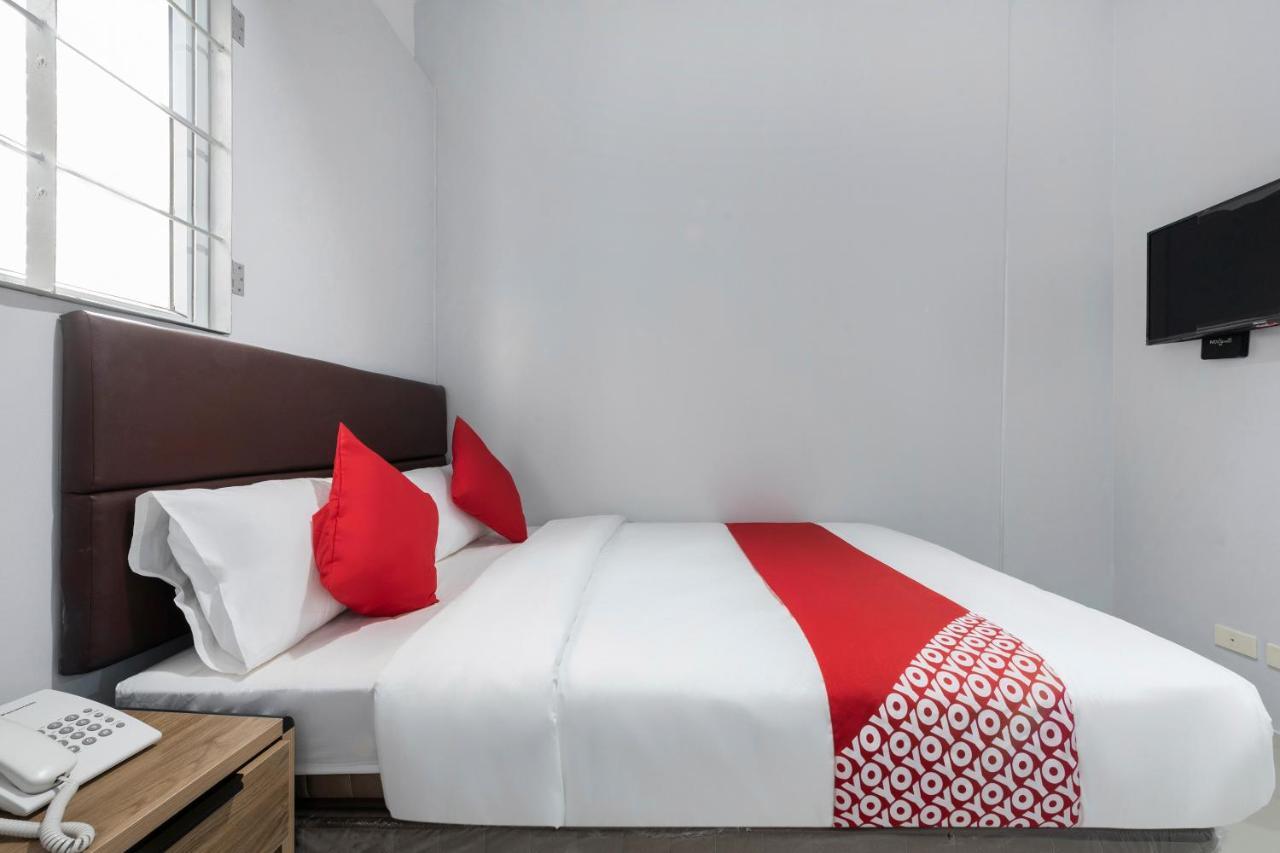 Super Oyo 515 Finnex Hotel Mandaluyong Bagian luar foto