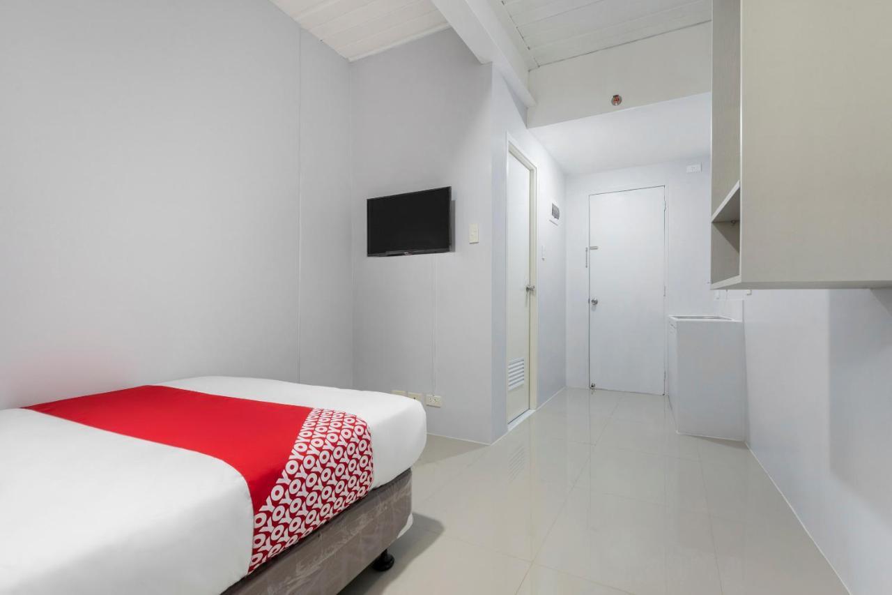 Super Oyo 515 Finnex Hotel Mandaluyong Bagian luar foto